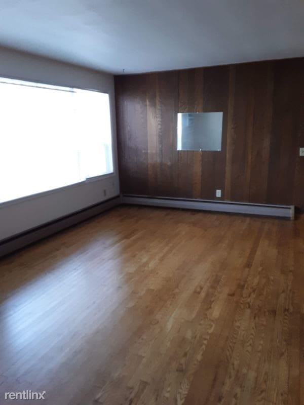 Primary Photo - 2 br, 1 bath Apartment - 224 Bird St E Unit E