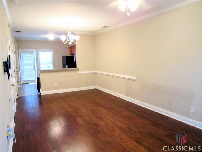 Building Photo - 135 135