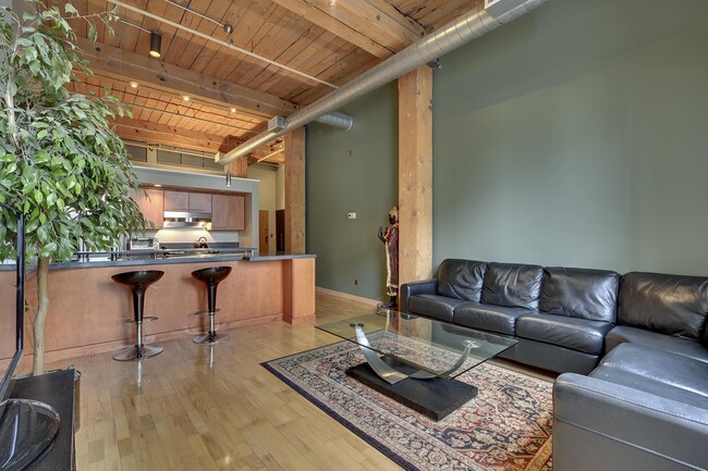 Building Photo - 210 N 2nd Street 206