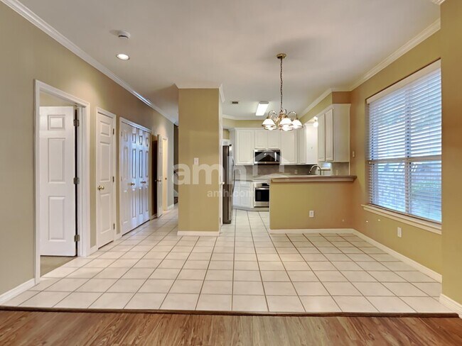 Building Photo - 310 Victory Ln