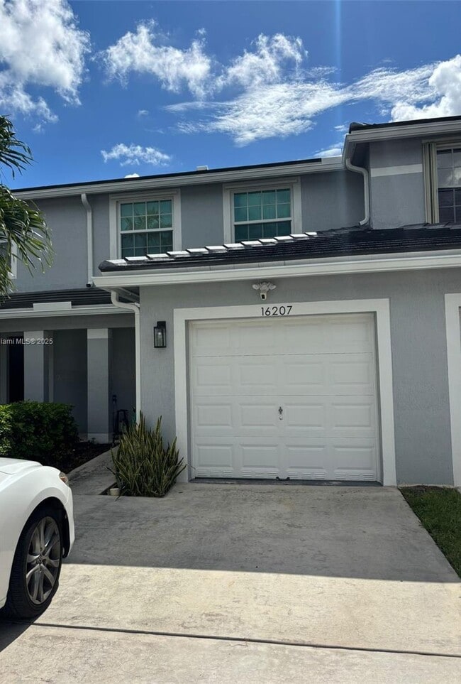 Building Photo - 16207 Sierra Palms Dr
