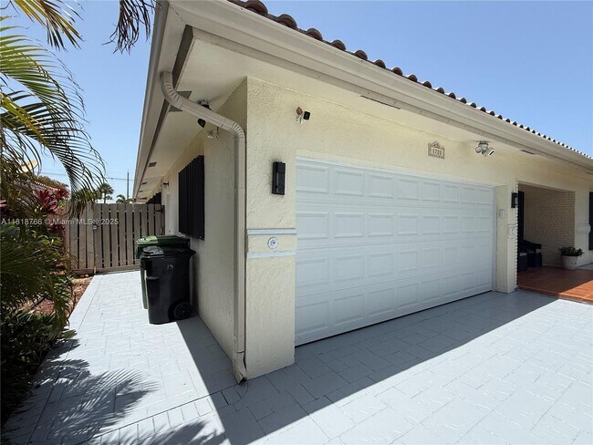 Foto del edificio - 1721 NE 48th Ct