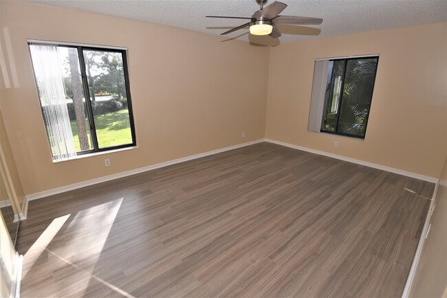 Large master bedroom suite with walk-in close - 1455 SW Silver Pine Way