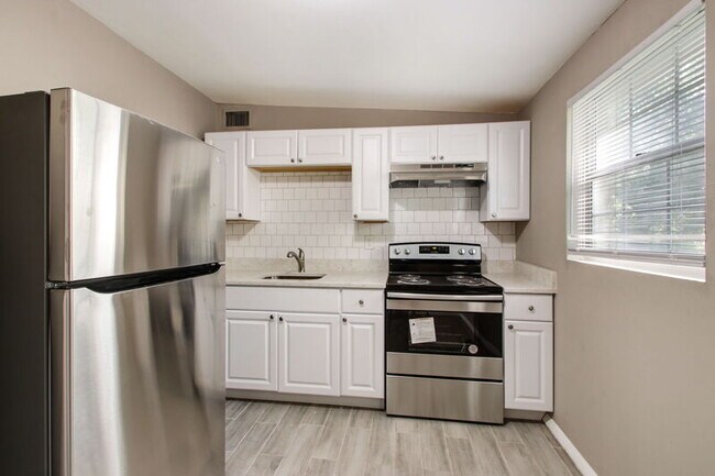Building Photo - 10342 Mayan Dr