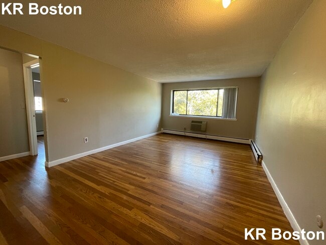 Building Photo - 46 Dustin St