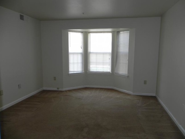 Foto del edificio - 9812 LAKE POINTE COURT #101