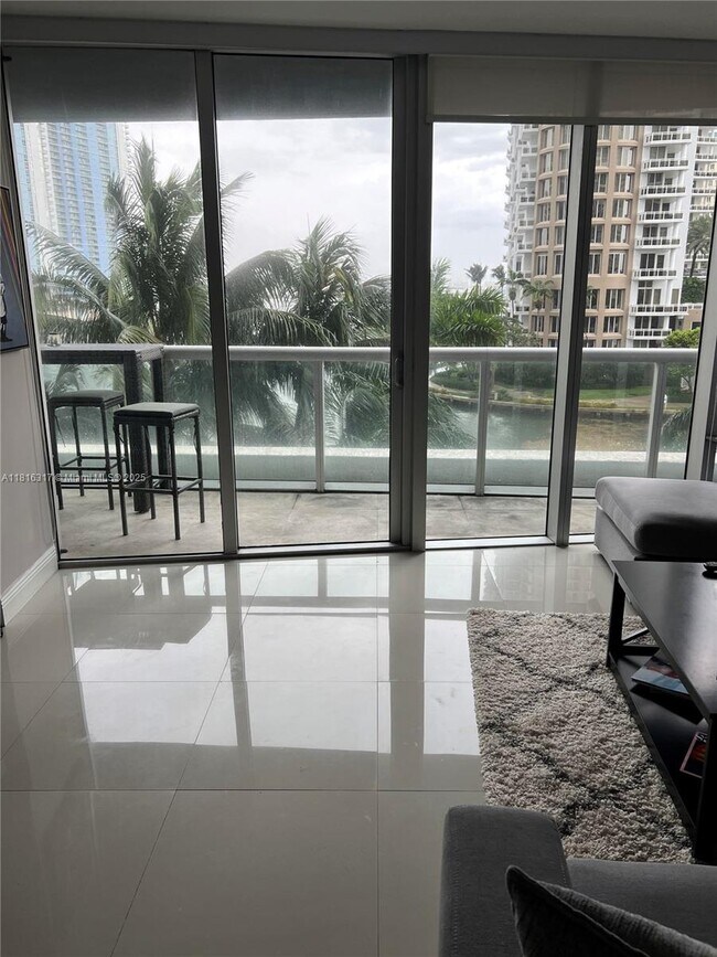 Foto del edificio - 465 Brickell Ave