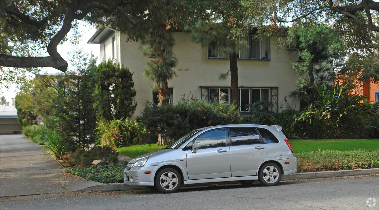 Foto del edificio - 651-655 Grand Ave