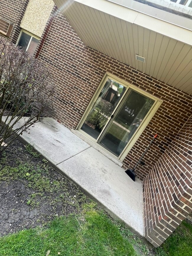 Building Photo - 430 N Wilke Rd