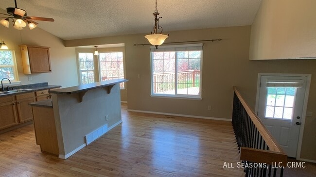 Building Photo - 3840 Hickory Hill Dr