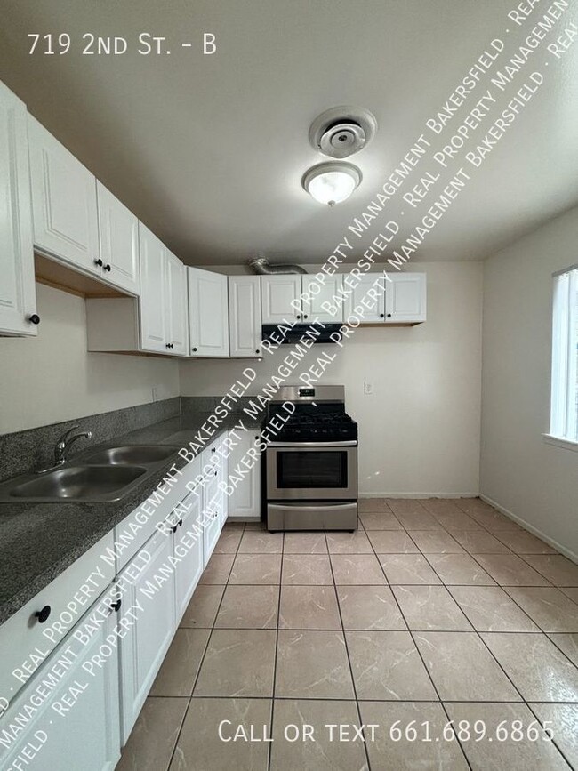 Building Photo - 719 2nd St Unit B. - $200 OFF FIRST MONTH'...