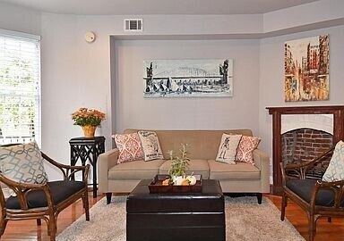 Foto del edificio - 823 4th St NE