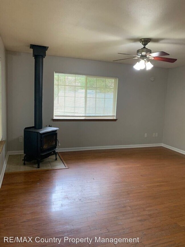 Building Photo - 3 br, 2 bath House - 17604 Pond View Ct SE