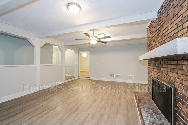 Foto del edificio - 6521 Edenfield Dr