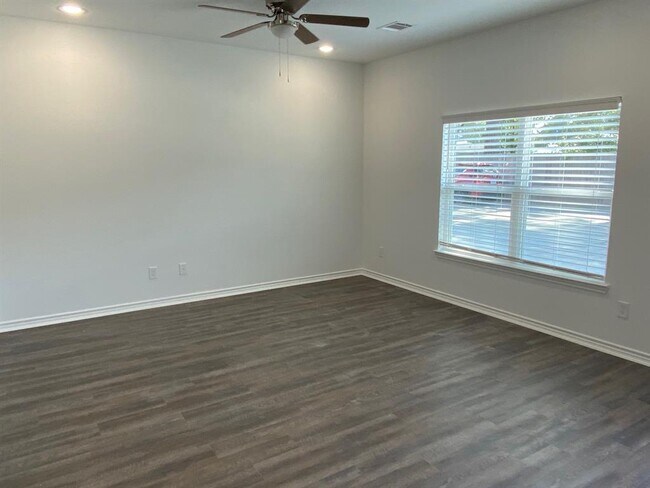 Foto del edificio - 24029 Wildwood Rd