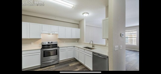 Foto del edificio - 9758 Laredo St.