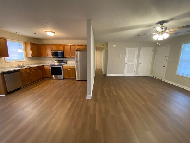 Foto del edificio - 4642 Woodstone Dr