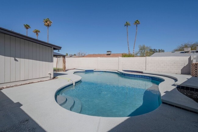 Building Photo - Super Nice Remodeled Home with Pool Close to ASU