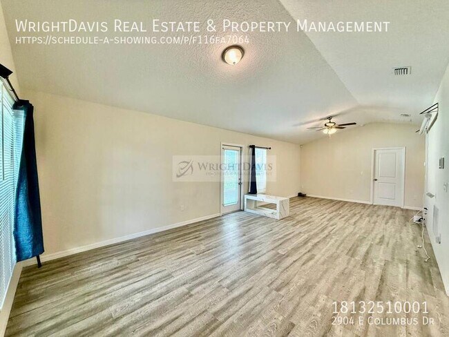 Foto del edificio - 2904 E Columbus Dr