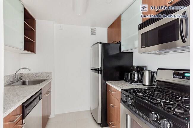 Building Photo - 535 W 23rd St