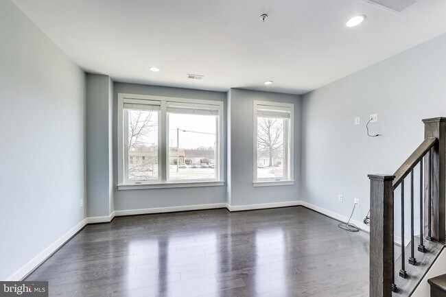 Foto del edificio - 16580 Crabbs Branch Way