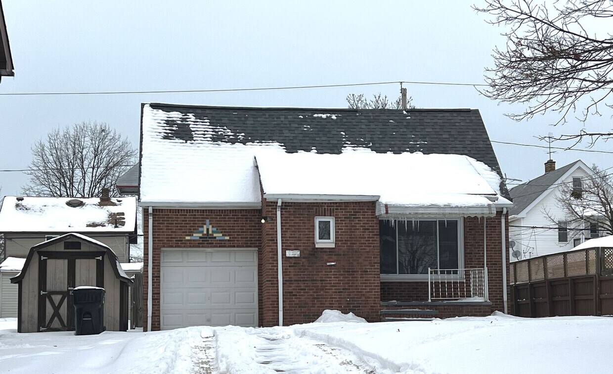 Primary Photo - 11320 Linnet Ave