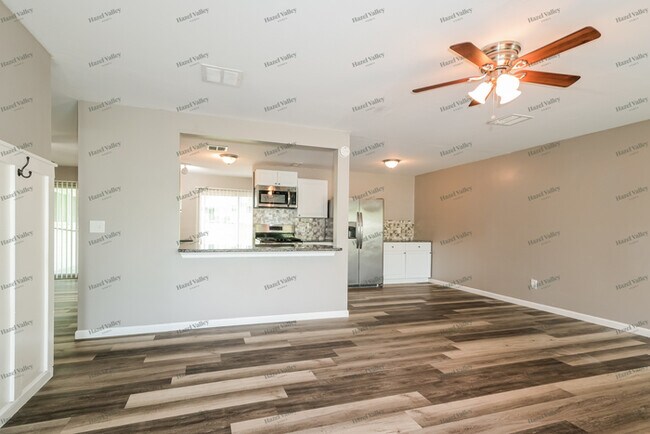 Building Photo - 3190 Kingsley Dr