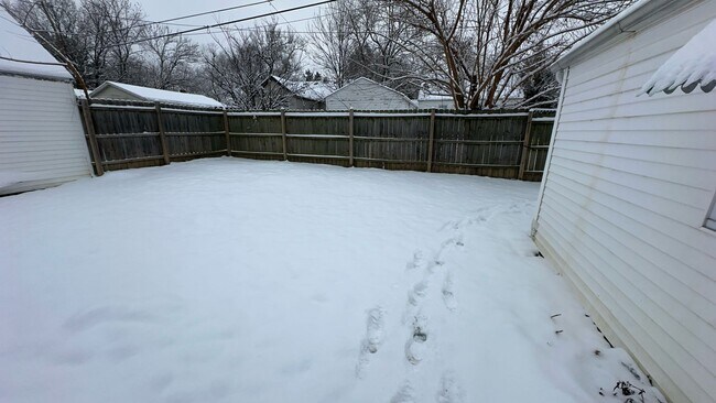 Foto del edificio - House with Garage for Rent 2 BR/ 2BA in Peoria 61604