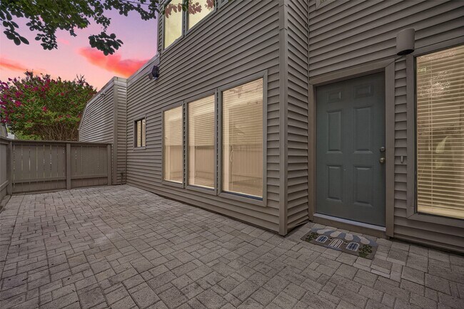 Building Photo - 1344 Chardonnay Dr