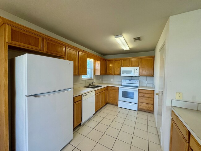 Building Photo - 10201 Iris Ln