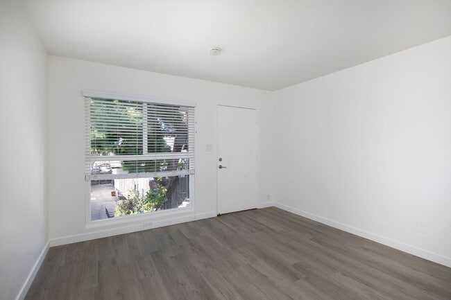 Foto del edificio - Remodeled North Park 1 BR with Stainless Steel Appliances and Washer/Dryer in Unit!