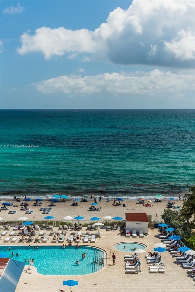 Foto del edificio - 19201 Collins Ave