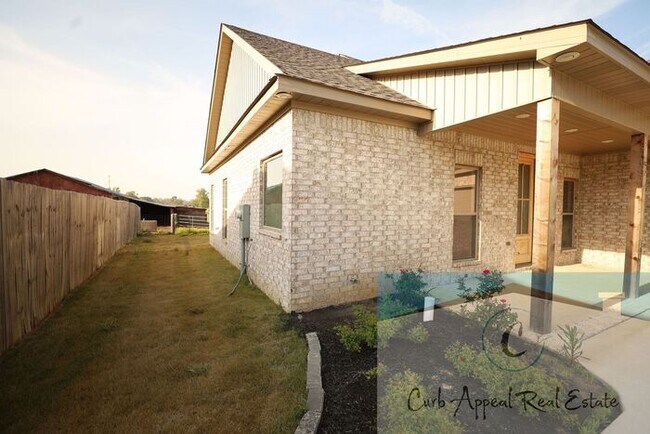 Foto del edificio - Luxury, new construction 3 bed, 2 bath home includes washer and dryer - Brookland!!