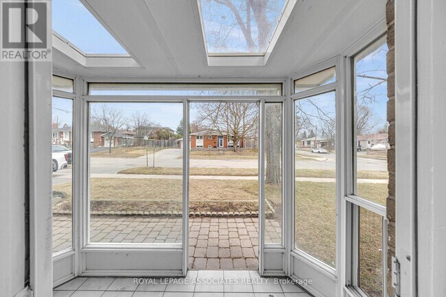 Building Photo - 81 Kencliff Crescent