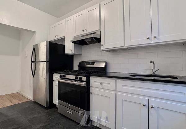 Building Photo - 121 Parkside Ave