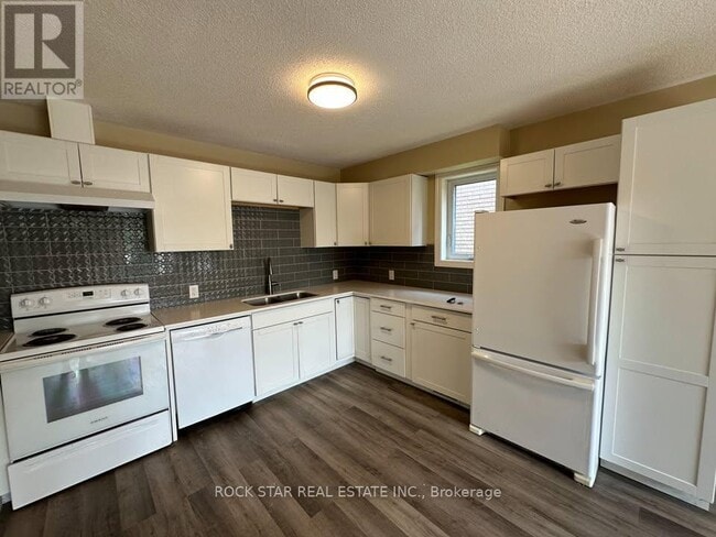 Building Photo - 31 Red Oak Dr