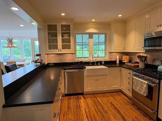 Building Photo - 111 Kestrel Ct