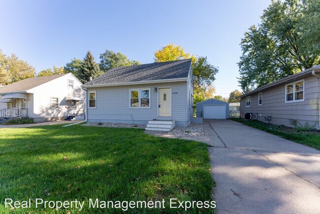 Foto del edificio - 4 br, 1.5 bath House - 3208 S Phillips Ave