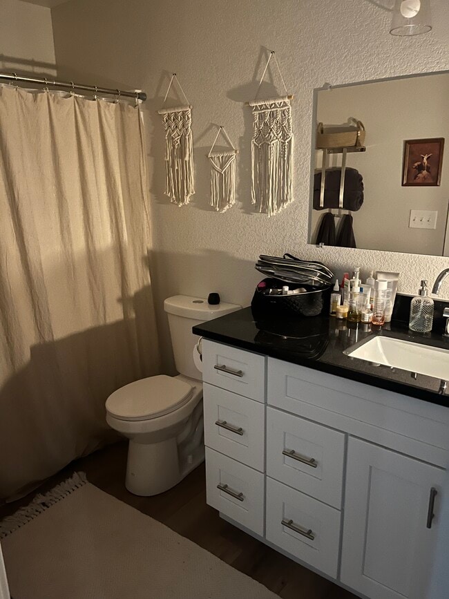 Master bathroom - 1338 E 7th St