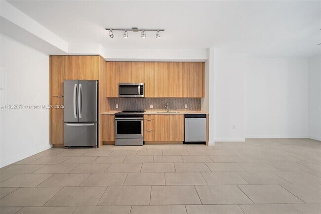 Foto del edificio - 2150 N Bayshore Dr