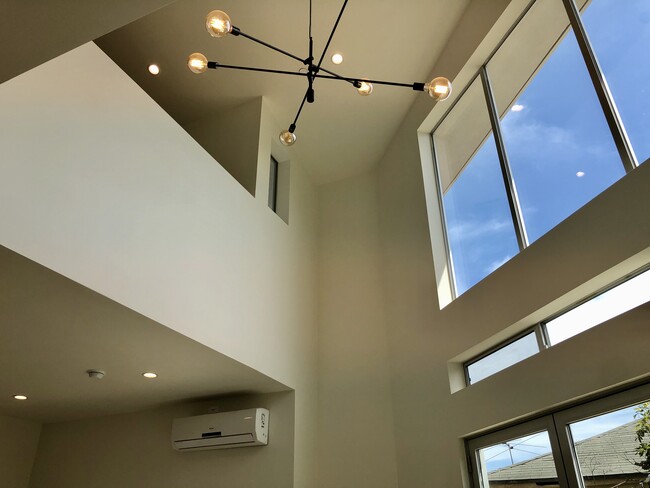 Entry way, another view - 2341B 20th St