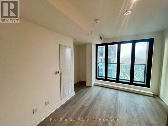 Building Photo - 20 Soudan Ave