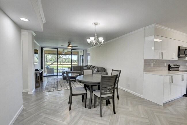 Foto del edificio - 11258 Green Lake Dr
