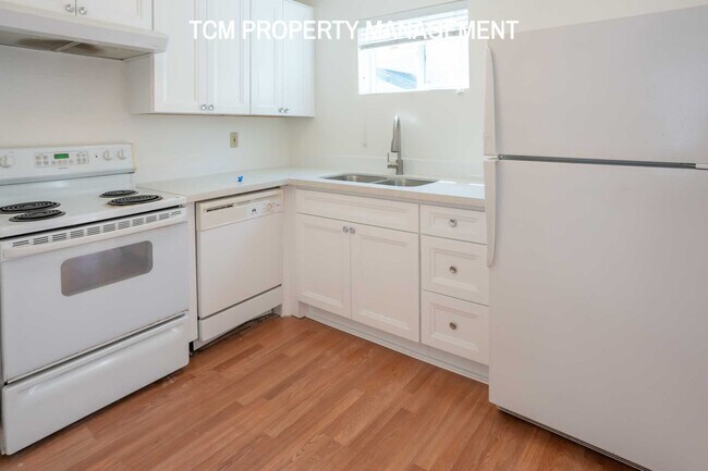 Building Photo - 614 Shattuck Ave S