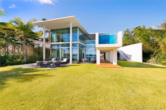 Building Photo - 21 E San Marino Dr