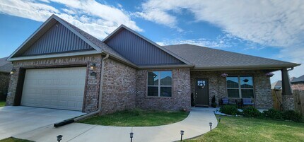 Building Photo - 1001 W Ashmore Landing Loop