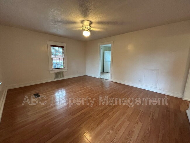 Foto del edificio - 604 E Huntsville Rd