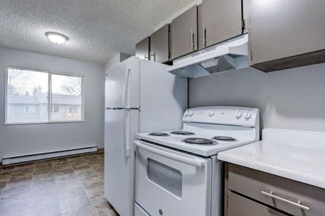 Building Photo - Stop! Look! Lease! Spacious 2-Bedroom with...