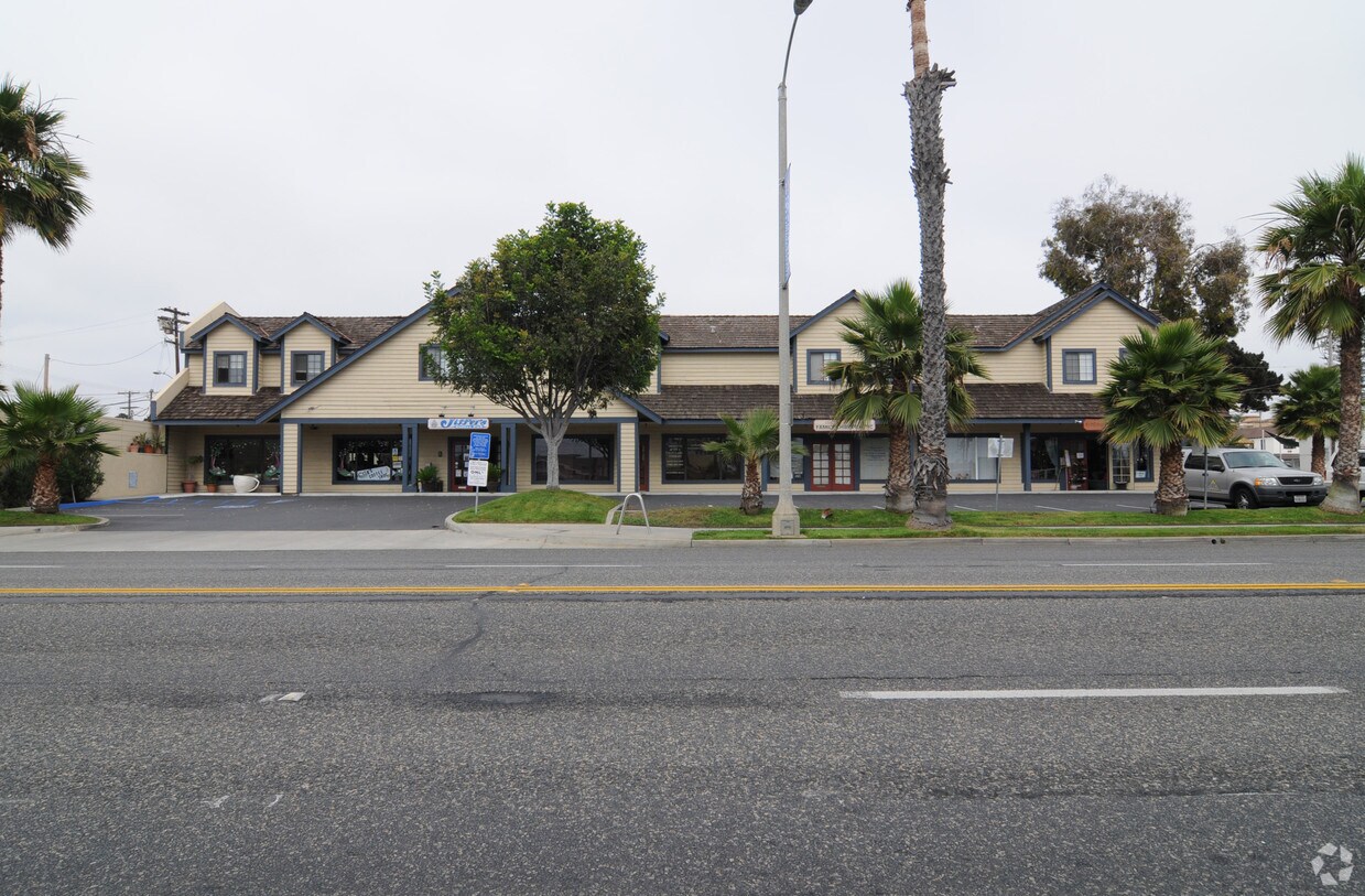 Primary Photo - 502-508 Sportfisher Dr