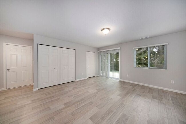 Foto del edificio - 930 Maple Ave